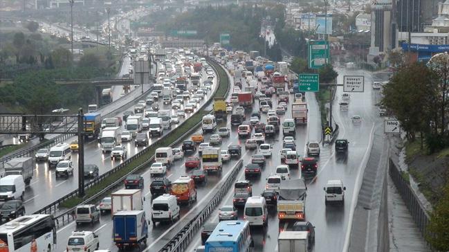 stanbul'da yarn baz yollar prova almalar nedeniyle trafie kapatlacak