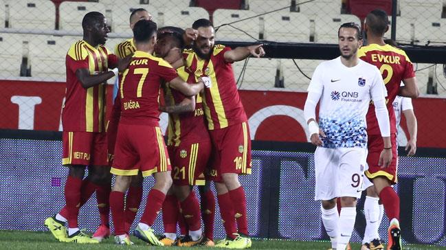Trabzonspor deplasmanda Yeni Malatyaspor'a 1-0 yenilip son 4 mata 3. malubiyetini ald