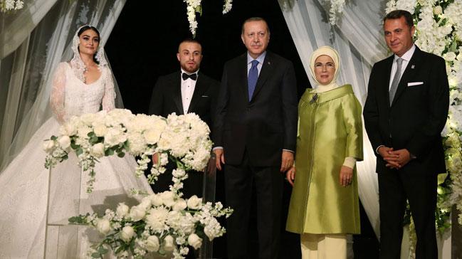 Cumhurbakan Erdoan ve ei Emine Erdoan, Gkhan Tre'nin nikah trenine katld