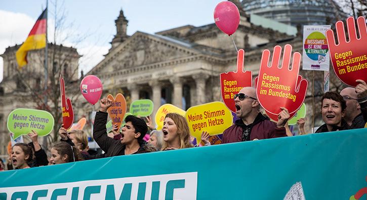 Almanya'da ar sac AfD protesto edildi 