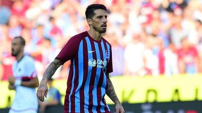 Jose Sosa'nn tavrndan rahatsz olan Trabzonspor ynetimi, oyuncuya ceza vermeye hazrlanyor