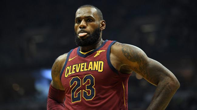 LeBron James'in 34 say, 13 asist, 3 top alma ve 2 ribauntluk performans galibiyeti getirdi