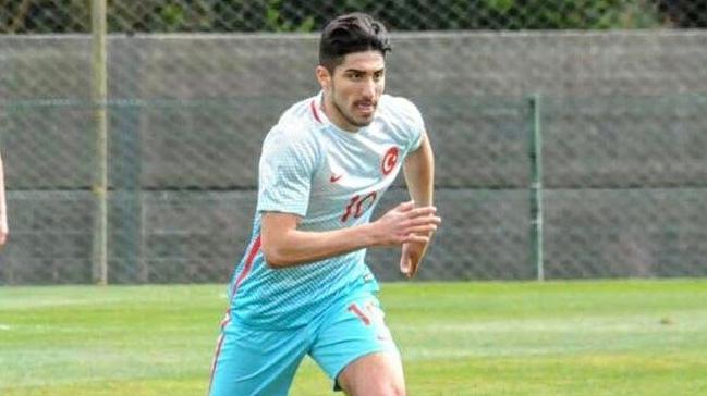 Stuttgart'ta forma giyen milli futbolcu Berkay zcan: Arsenal 2 yldr beni takip ediyor