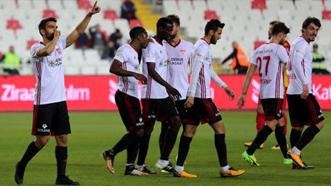 Demir Grup Sivasspor - Kzlcablkspor: 3-1