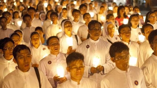 Myanmar'da Hristiyan rahiplere hapis cezas