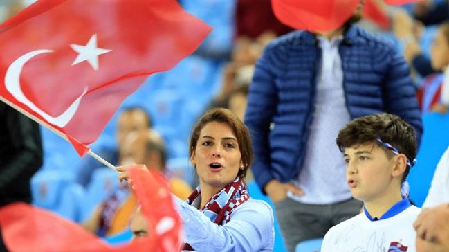 Trabzonspor'dan Galatasaray'a bayrak jesti