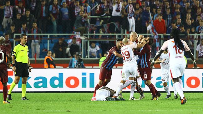 Trabzonspor-G.Saray manda olay kt! ki krmz...