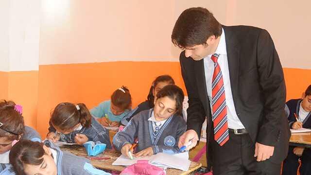 renciler retmen gn yaklatka iirleri aramaya balad