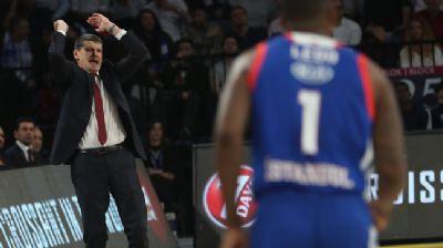 Anadolu Efes konuk ettii Panathinaikos'a 81-82 malup oldu