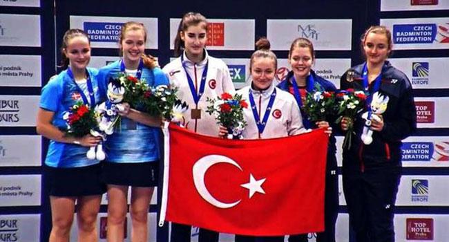 Badmintoncu kzlarmz Avrupa ampiyonu