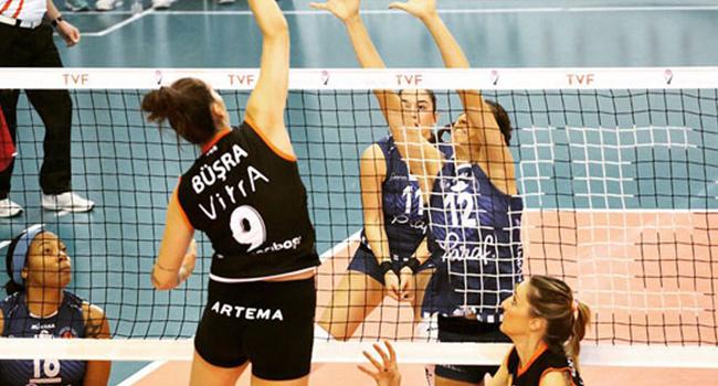 Eczacba VitrA, Halkbank' 3-0 malup etti ve ilk yary lider tamamlad