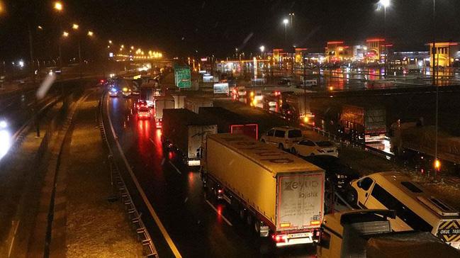 stanbul-Ankara Otoyolu'nun Bolu kesimi ulama kapand