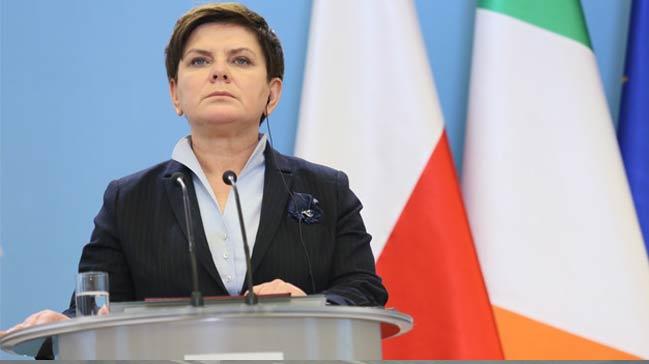 Polonya Babakan Beata Szydlo istifa etti  