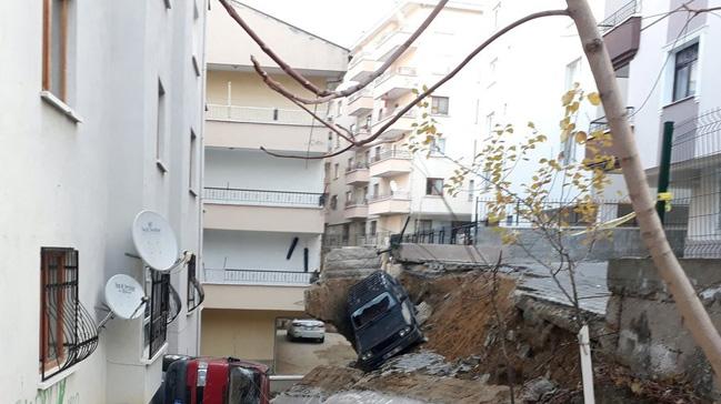 Ankara'da toprak kaymas: 2 ara gk altnda kald