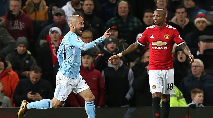 Manchester City, deplasmanda ezeli rakibi Manchester United' 2-1 yendi