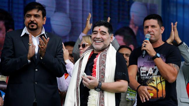Diego Armando Maradona'nn Hindistan'da heykeli dikildi