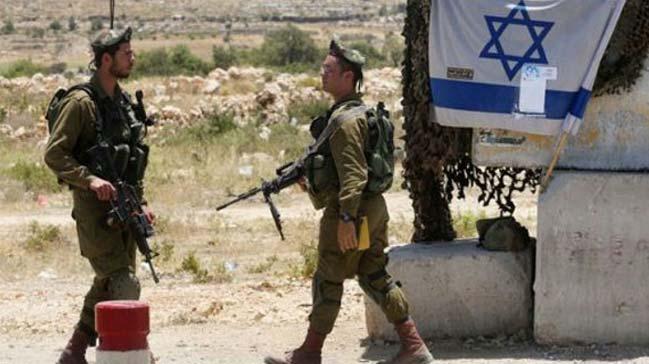 srail askerleri Filistinli gazeteciyi gzaltna ald   