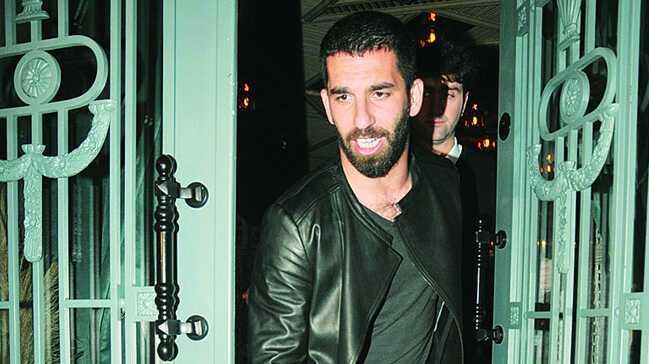 spanyol basn, Arda Turan'n stanbul'da Dursun zbek'le grtn yazd