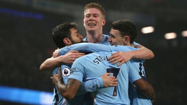 Manchester City evinde Tottenham' 4-1 yendi ve galibiyet serisini 16 maa kard