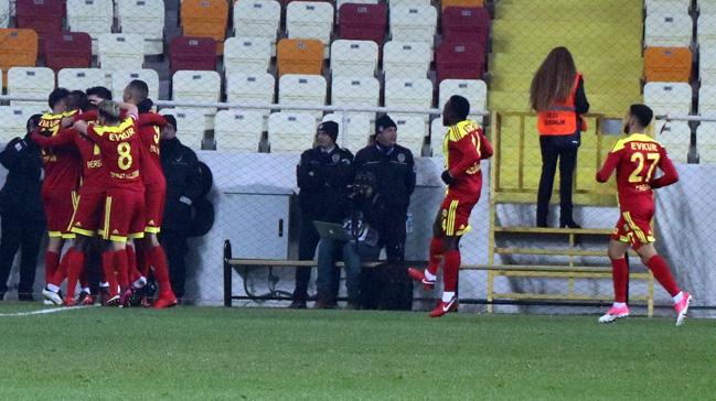 Yeni Malatyaspor'a 2-1 yenilen Galatasaray, liderlii Baakehir'e brakt