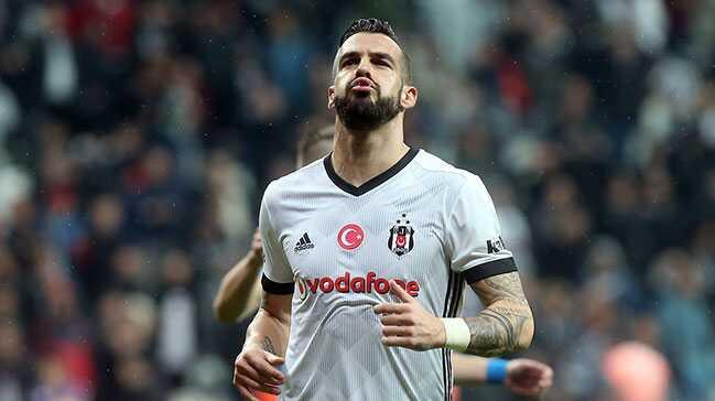 Sonradan alan Negredo, Aboubakar' yakalad