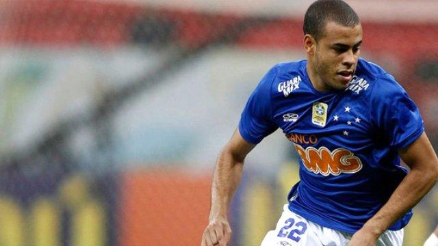 Beikta Cruzeiro'da oynayan Mayke'nin peine dt