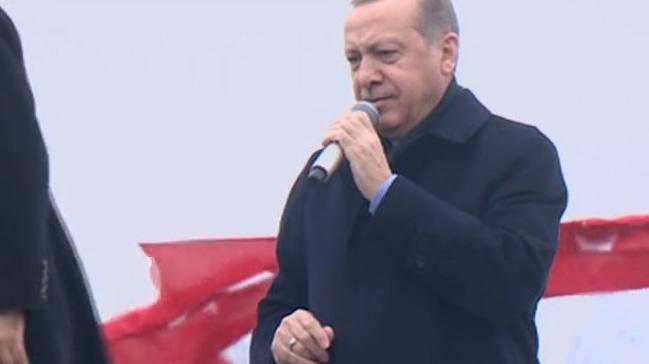 Cumhurbakan Erdoan: Buradaki kardelerimizi bizden uzak tutmak iin tehdit ediyorlar