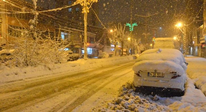 Hakkari Yksekova'da youn kar ya etkili oldu