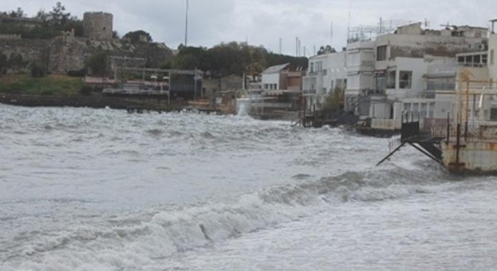 Bodrum'da  saatteki hz 70 kilometreyi bulan frtna ve saanak etkili oldu