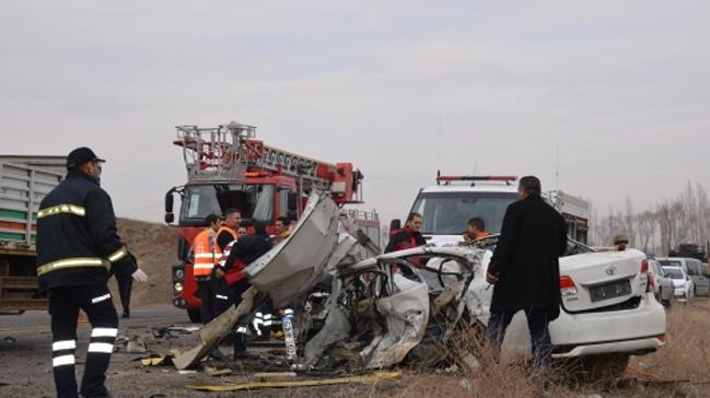 Ar'da Trafik Kazas: 4 l