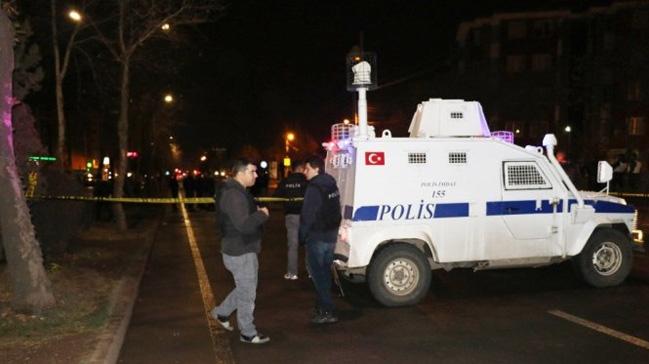 Diyarbakrda Kaymakamlk ve Polis Merkezinin bulunduu blgeye el bombas atld