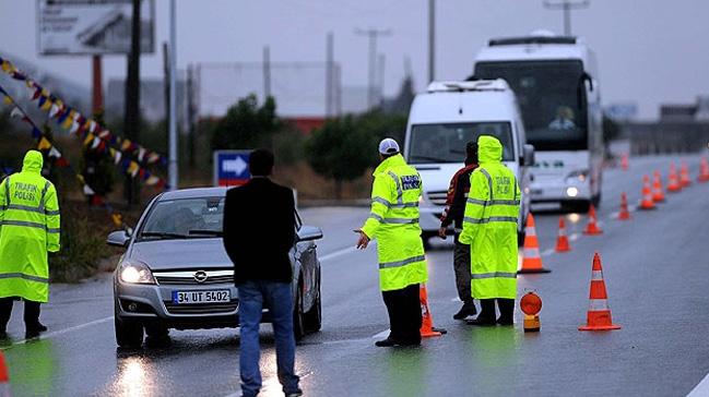 stanbul'da ylba nedeniyle baz yollar trafie kapatld