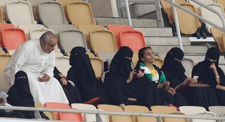 Suudi Arabistan'da kadnlar ilk kez stadyumda ma izledi