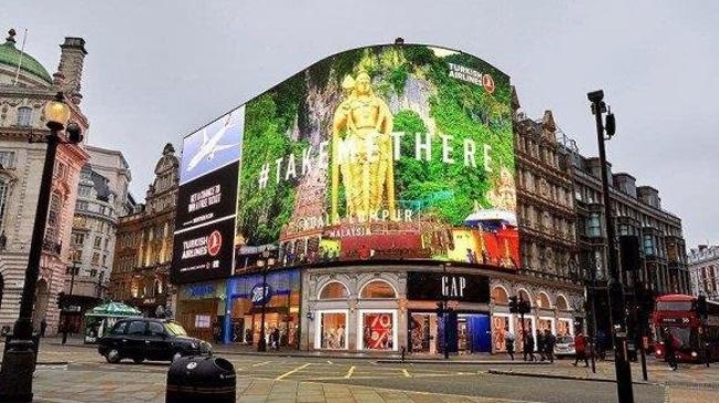 Londra'da Piccadilly Meydan'n ssleyen THY reklam