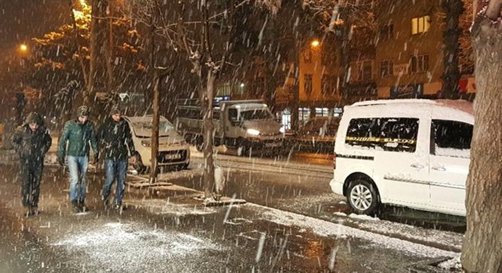 Bitlis'te kar etkisini hissettirmeye balad