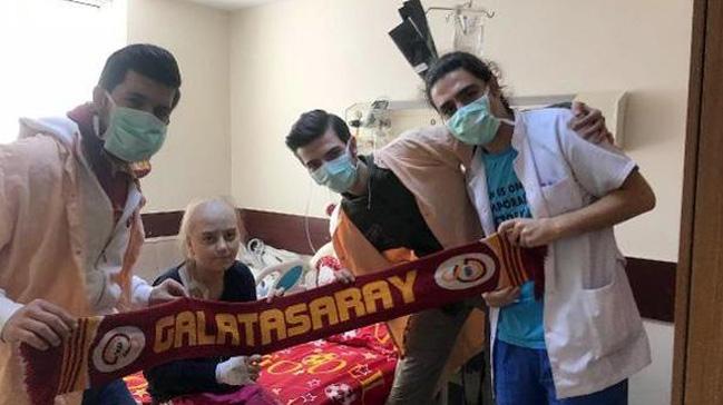 Lsemi hastas Cansu Demirduman, Galatasaray'n futbolcularyla bulumann hayalini kuruyor
