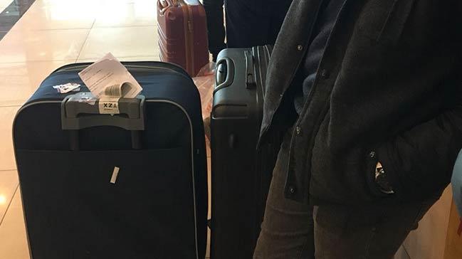 Pistten kan uaktaki yolculara ait valizler sahiplerine teslim edilmeye baland