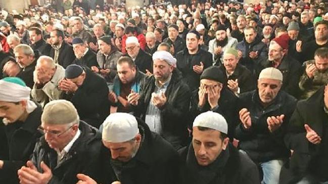90 bin camide Mehmetik iin dua edildi