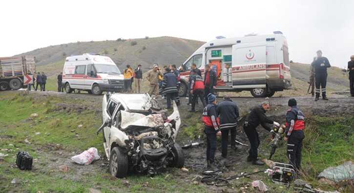 Cizre'de trafik kazas: 4 l