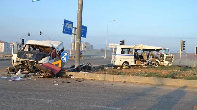 Bursa'da trafik kazas: 3 27 yaral