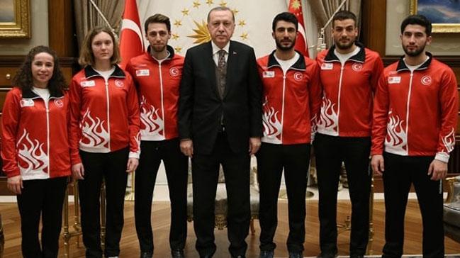 Cumhurbakan Erdoan, 2018 K Olimpiyatlar'na katlacak sporcular kabul etti