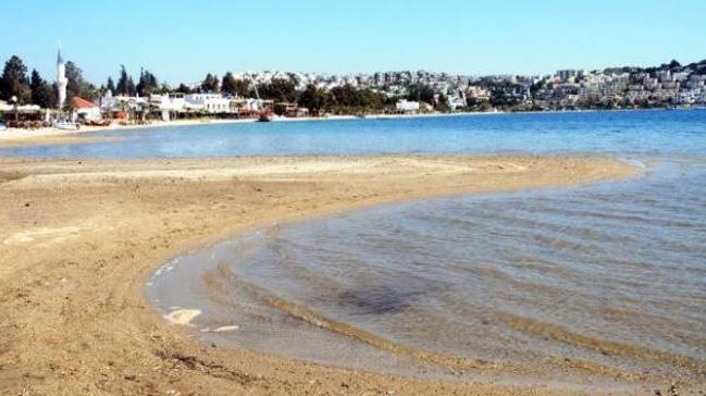 Bodrum'da deniz yaklak 10 metre ekildi 