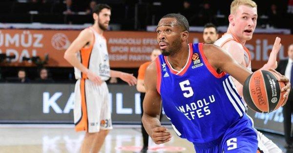 Anadolu Efes Valencia'y ezdi geti! 82-66