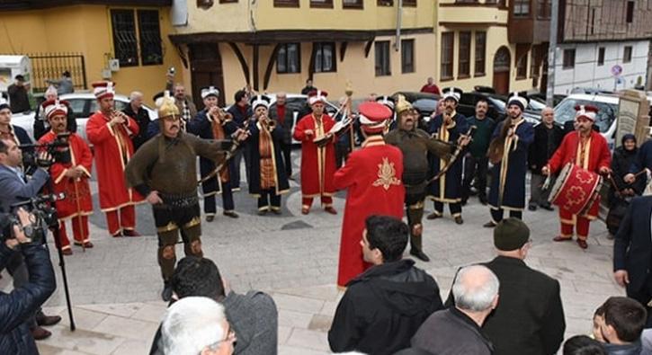 Bursa'da Sultan II. Murad Han dualarla anld 