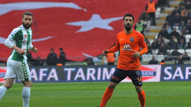 Galatasarayl taraftarlardan Arda Turan'a kfrl saldr