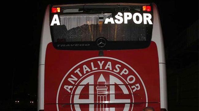 Antalyaspor takm otobsn talayan 3 kii gzaltna alnd