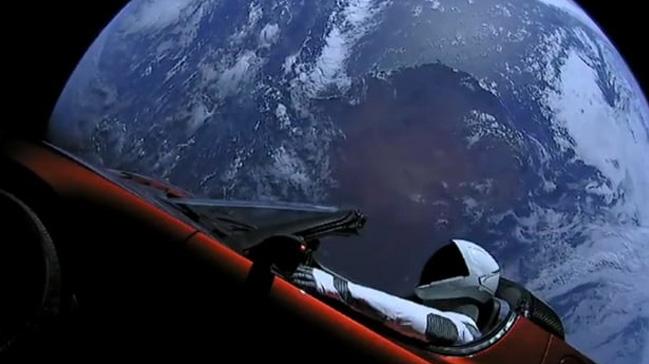 Elon Muskn Teslas Mars yrngesini skalad, asteroit kuana doru gidiyor