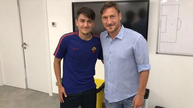 Roma'nn efsane isimlerinden Francesco Totti, Cengiz nder ile yakndan ilgileniyor