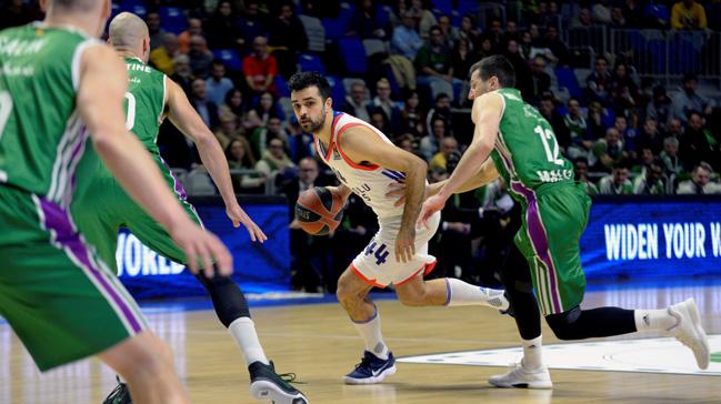 Anadolu Efes, spanya'da Unicaja Malaga'ya 81-68 malup oldu