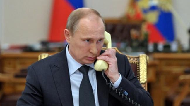 Daha nce internet iin 'CIA projesi' diyen Putin, akll telefon da kullanmyor